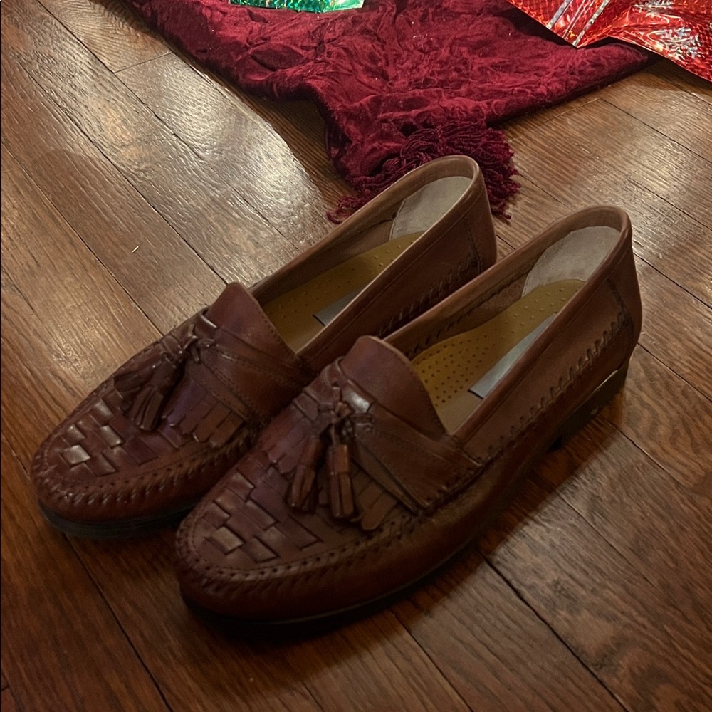 Vintage David Taylor Leather Loafers Size 8.5!